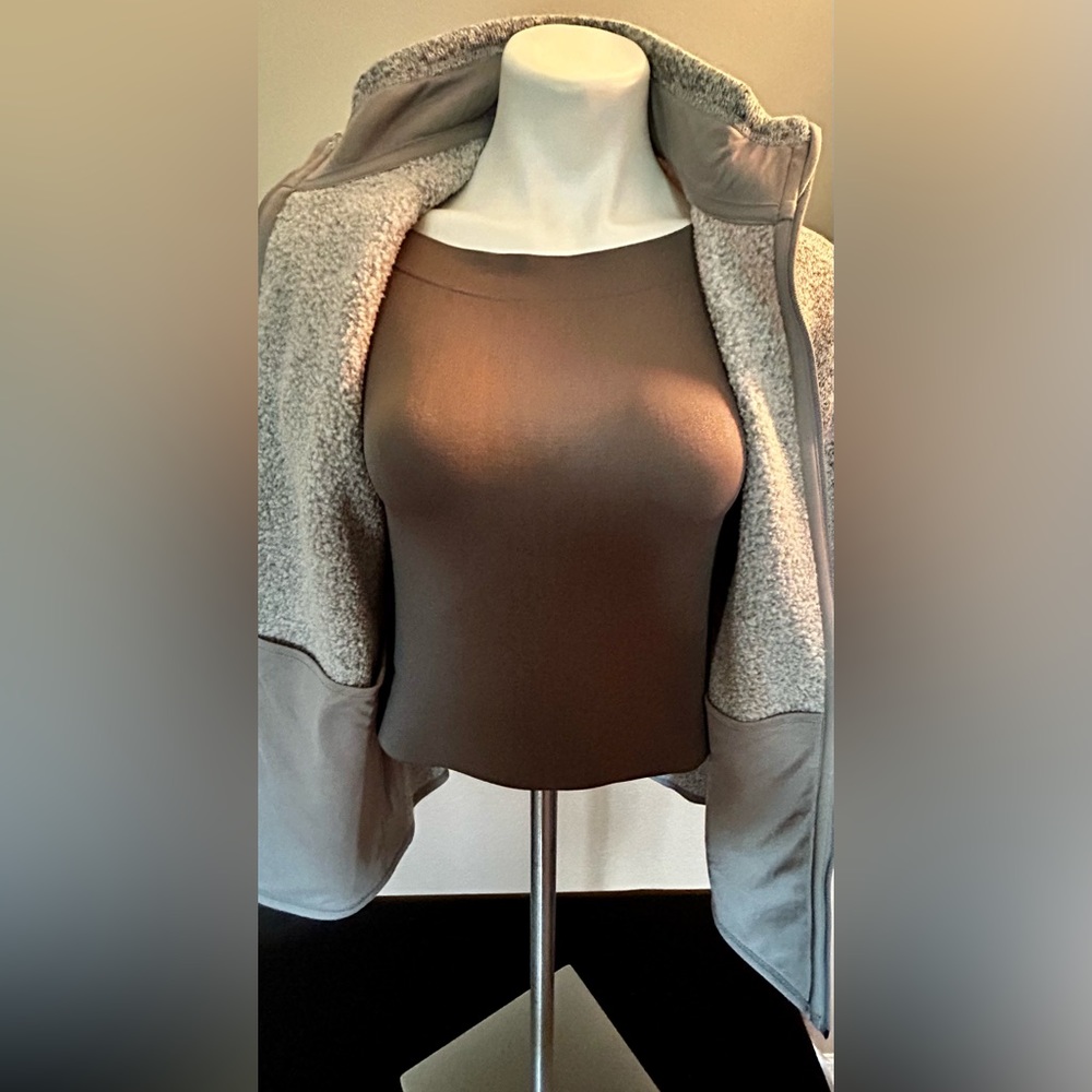 Patagonia Women's Birch White Better Sweater. Full Front Zipper Size Medium - Picture 8 of 15